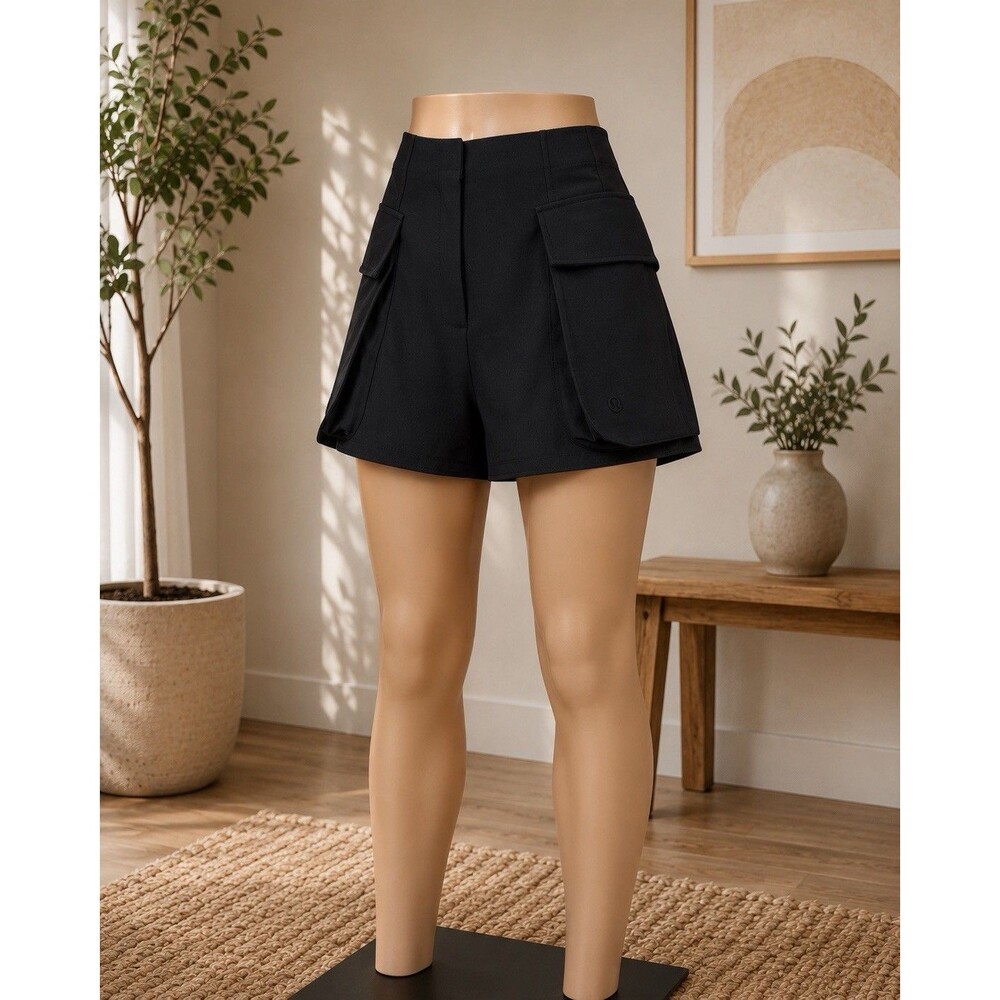 Lululemon Relaxed-Fit Super-High-Rise Cargo Short 4” Size 2